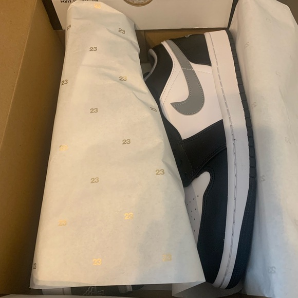 Air Jordan 1 Low - Picture 3 of 7